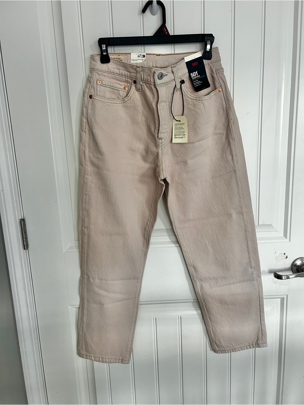 Levi's 501 women’s cropped straight  Fit Jeans in washed pink